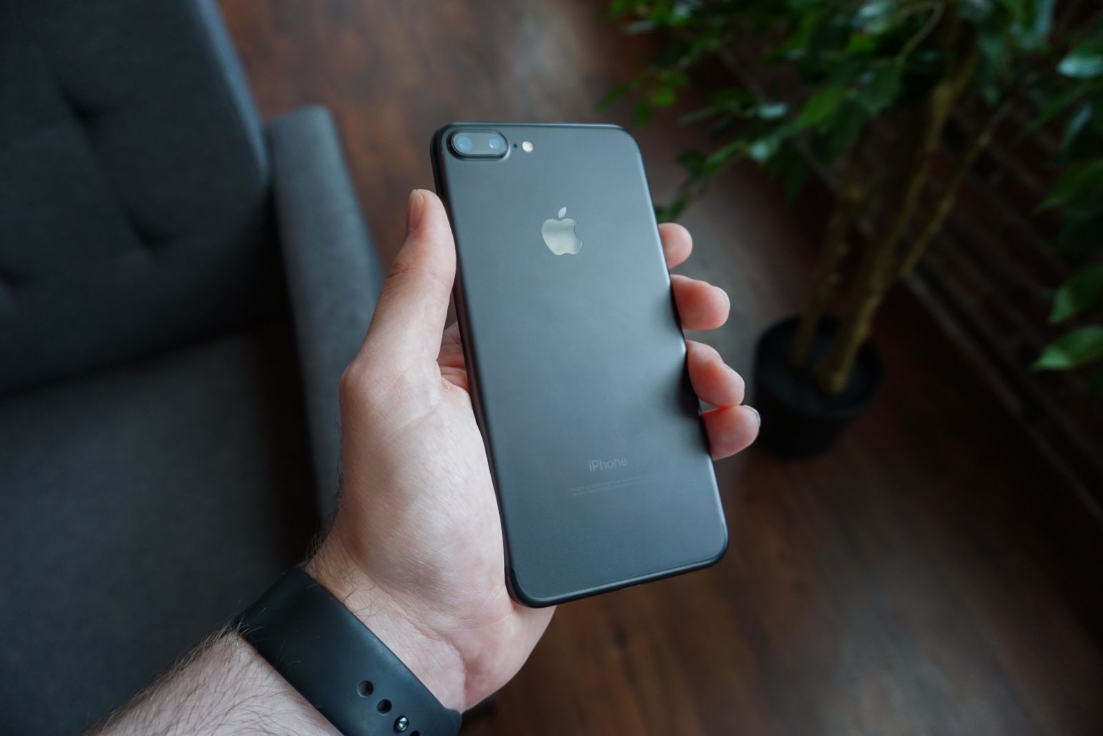 Mua iPhone 7 Plus tại Lê Bảo Mobile tphcm yên tâm về giá cả?